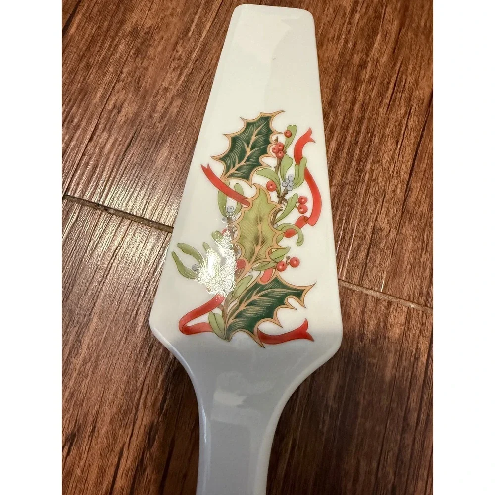 Andrea by Sadek Christmas Garland Ceramic Pie Cake Server Holly Berry Japan 1994